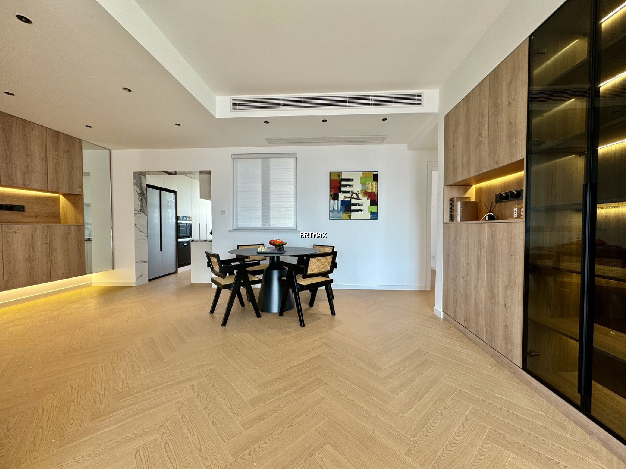 Oasis Riviera - Image 4