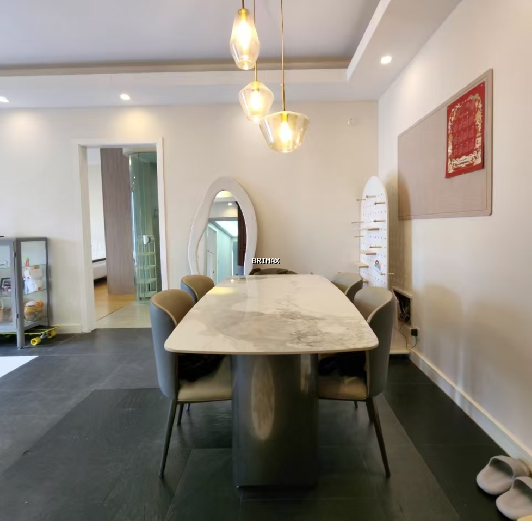 The Lakeville - Image 2