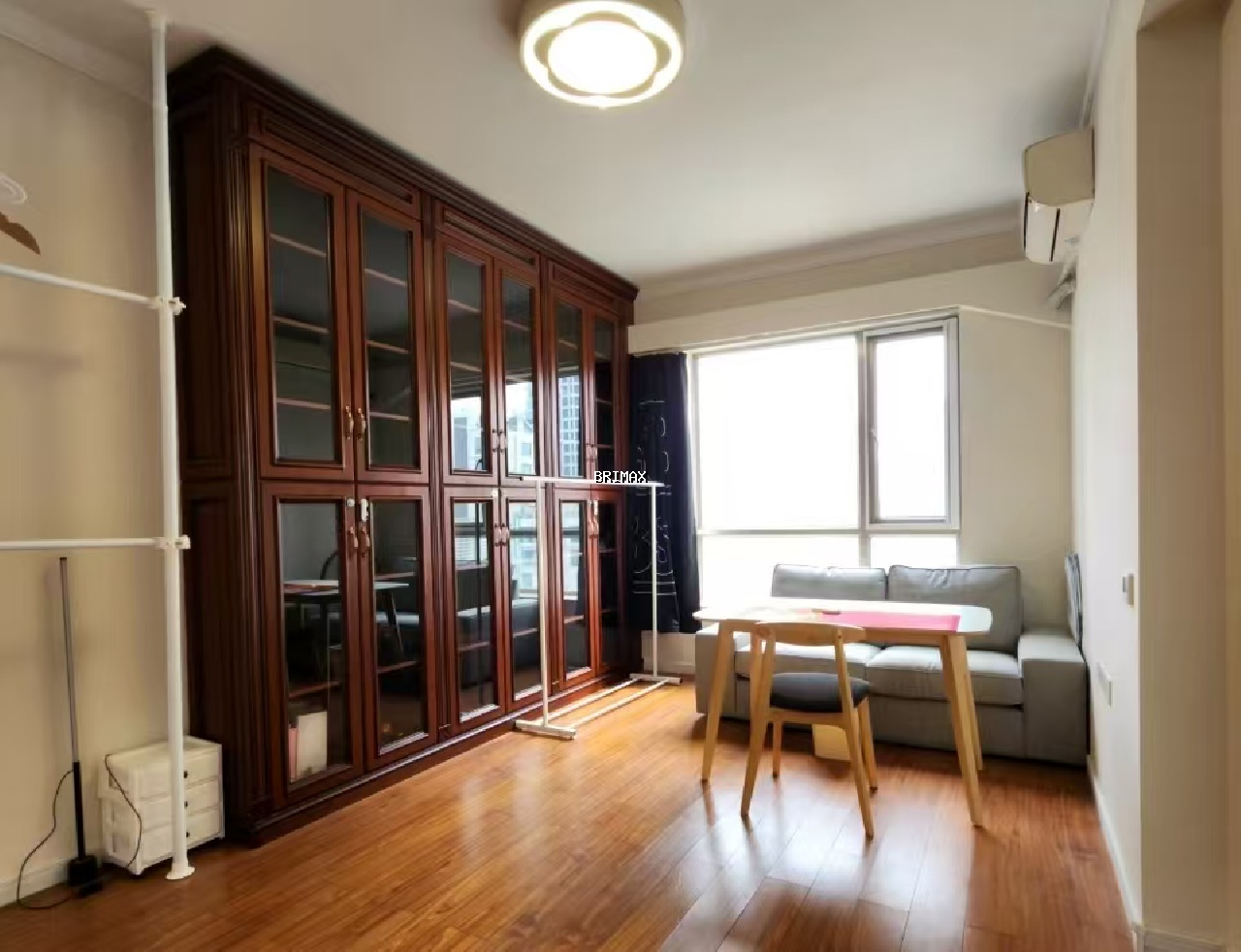 The Lakeville - Image 8