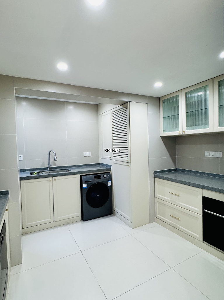 Eight Park Avenue - Image 4